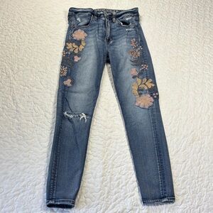 American Eagle Outfitters Blue Floral Embroidered Skinny Jeans size 2 short